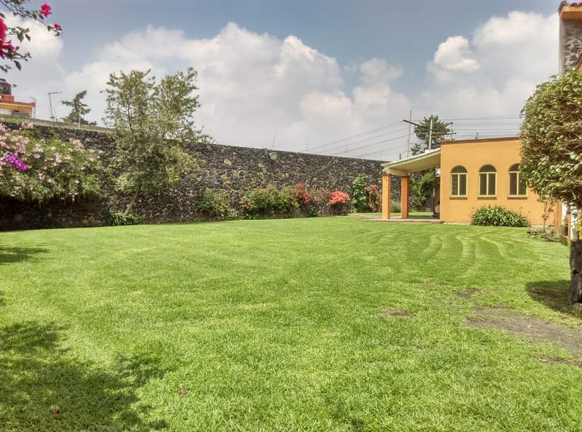 Hacienda la Esmeralda lawn terrace for outdoor weddings and corporate garden parties.
