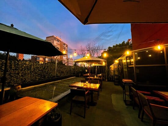 Alelí Rooftop venue with ambient string lighting for corporate receptions and networking mixers.