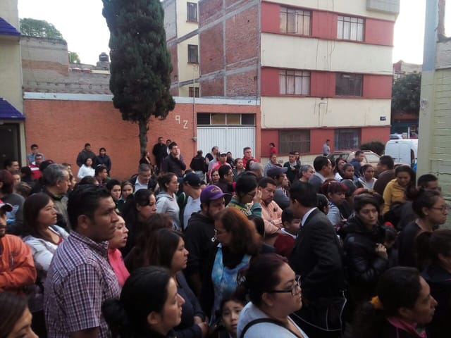 Crowd management failure at Casa de Fray Melchor de Talamantes event, disorganized queue.