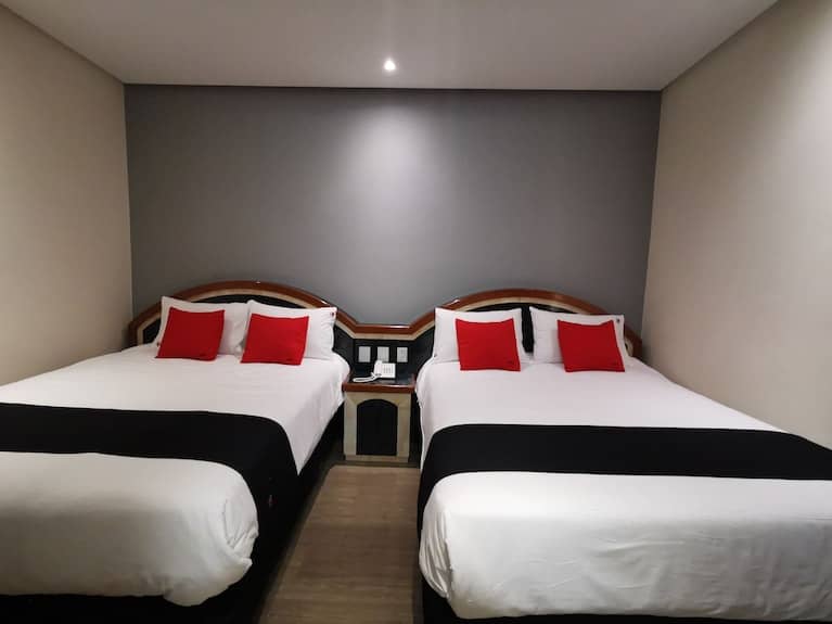 Superior Double Room at Hotel Monarca, featuring twin beds for budget corporate event accommodation.