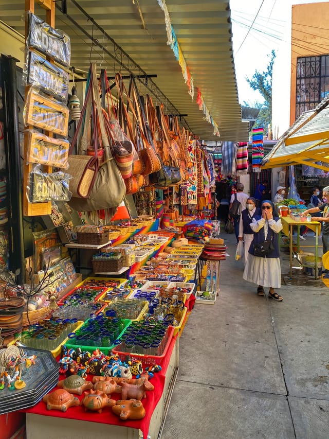 Artisan Mercado Leandro Valle market for cultural corporate off-sites and local dine-around events.