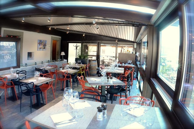 Bright Galion Pub with eclectic seating for corporate networking and business events.