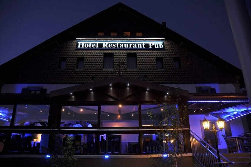 Cozy Galion Pub venue for intimate off-site dinners and casual post-conference receptions.