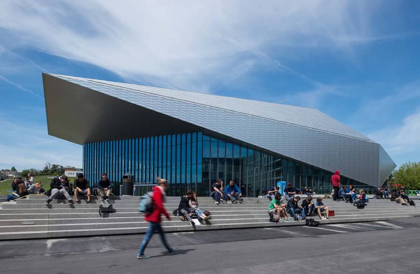 Modern Foyer Campus at SwissTech Convention Center for professional event networking.