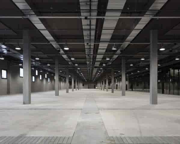 Halle 6-7 Beaulieu Lausanne: Industrial raw concrete venue for large-scale production events.