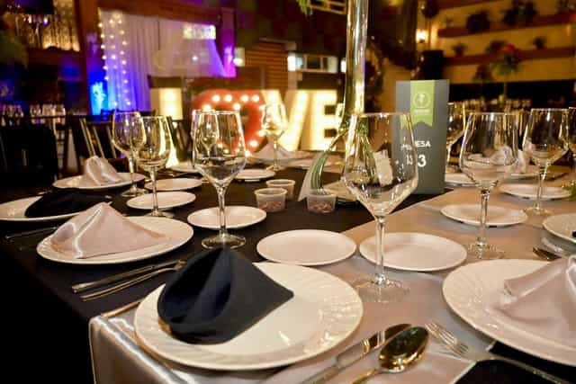Gala dinner setup at Eventos Casablanca with LOVE marquee sign for weddings and corporate events.