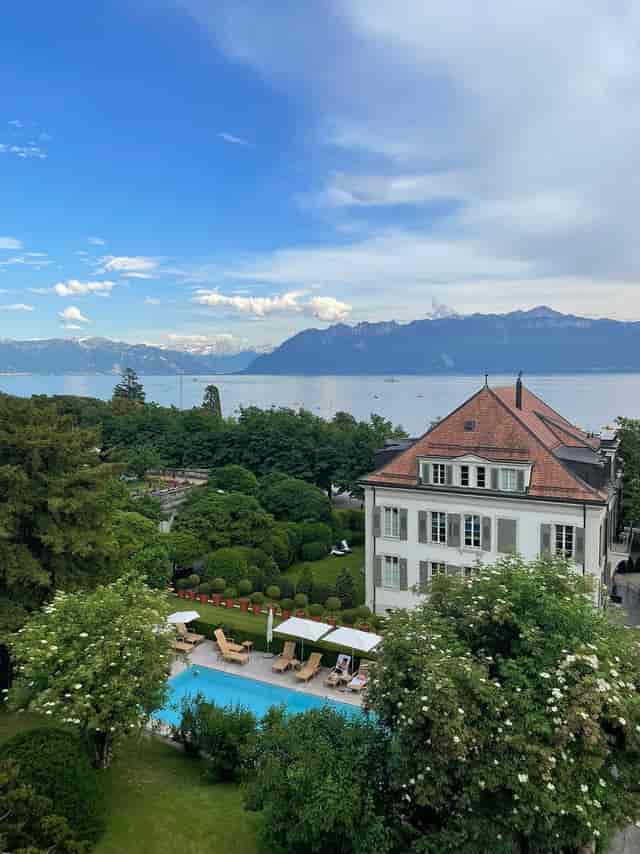 Le Lavaux venue at Hôtel Angleterre: luxury board retreat and wedding space with lake views.