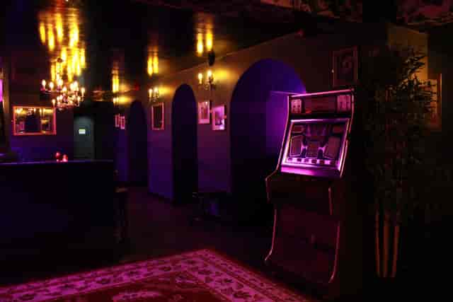 Moody, retro-style bar lounge for intimate evening receptions and high-end event activations.