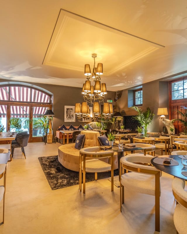 Luxury restaurant at Jardin de Penthes for executive dinners and upscale networking receptions.