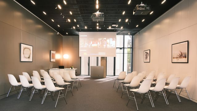 Modern Olympia Room theater-style meeting space for corporate presentations and workshops.