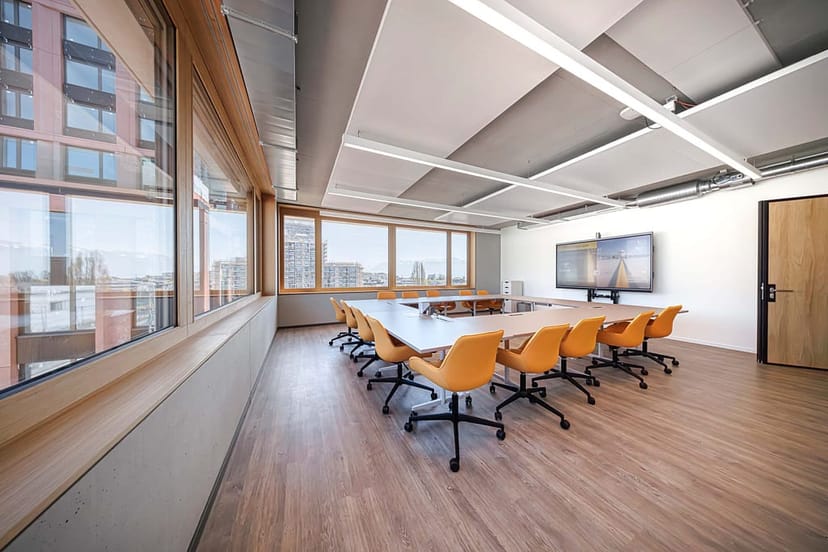 U-shaped meeting room in Central Malley with natural light for corporate events and workshops.