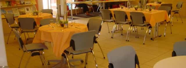 Centre Général Guisan foyer with round and classroom seating for corporate events or conferences.