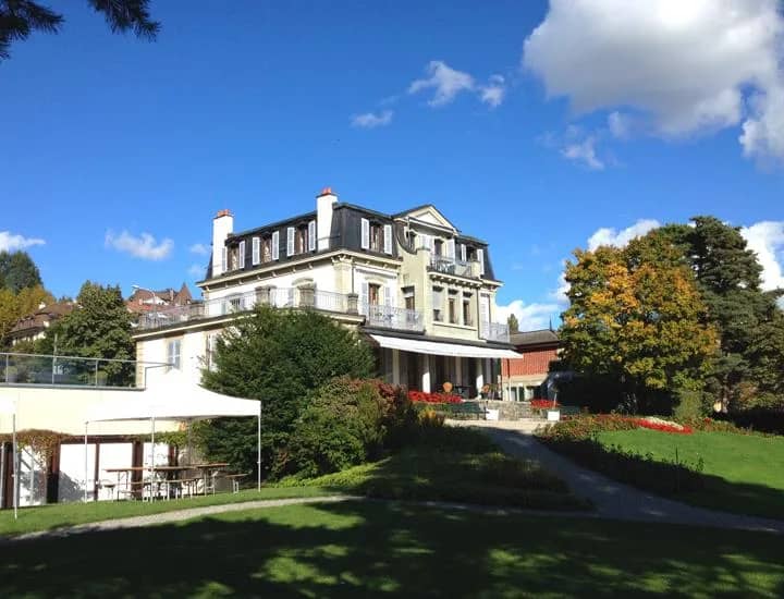 Espace Pohl historic venue with garden for executive retreats and elegant outdoor weddings.