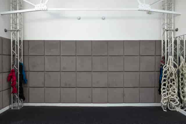 Versatile event space with soundproof walls, ideal for workshops and presentations.