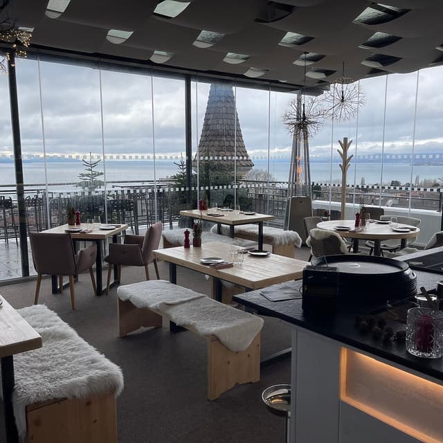 Lobby Bar & Cigar Lounge
