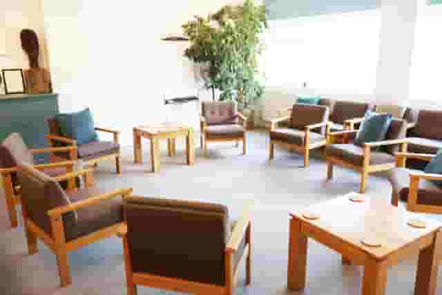 Art Room - Light and relaxing room that can seat up to 20 people, cosy enough for smaller groups too