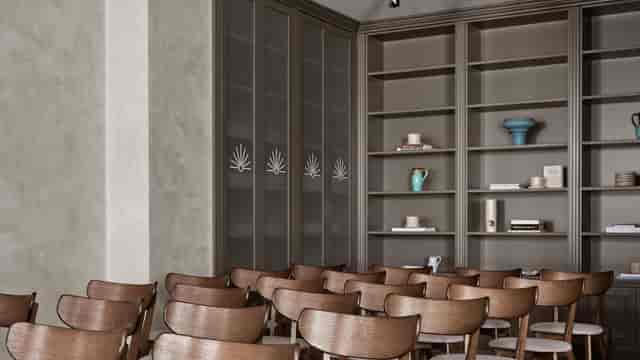 Lefkosia boardroom: Boutique meeting space for intimate workshops and executive presentations.