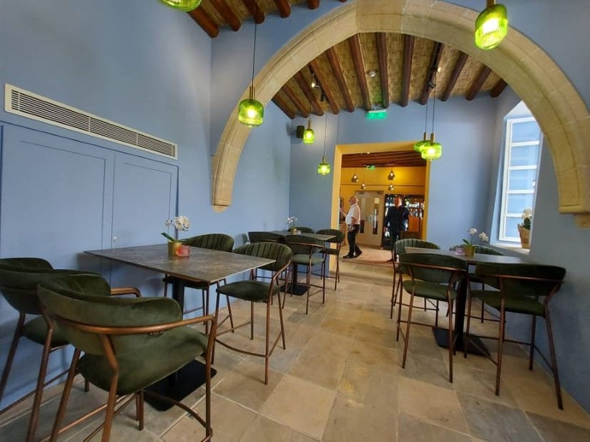 Velvet seating in Madama Residence restaurant, ideal for brainstorming and networking events.