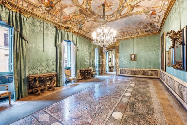 Elegant meeting space in Palazzo Rondinini with ornate chandeliers, ideal for events.