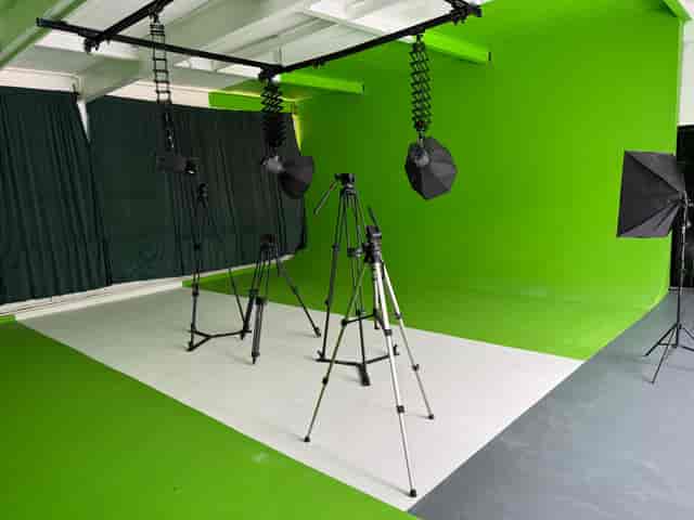 Professional green screen photography studio for virtual events and hybrid presentations.