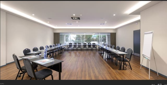 U-shape meeting room at Meliá Lisboa Oriente for collaborative workshops and corporate board meetings.