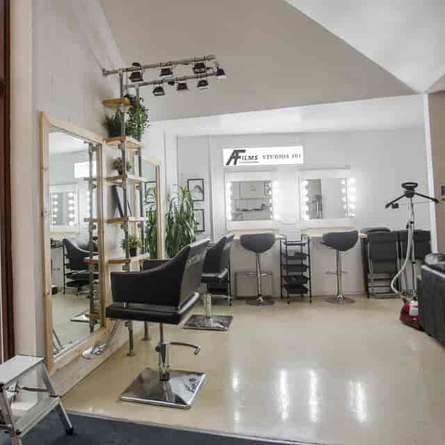 White makeup studio in AFFilms for glam sessions before events and photo shoots.