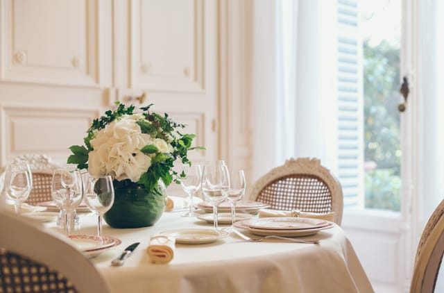 Elegant dining table at Bureau d'Alfred, perfect for meetings and events.