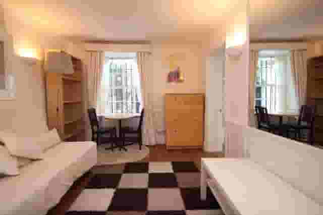 37 Eastcastle Street (PM/AM)