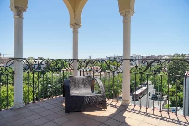 VIP lounge at AC Hotel Sevilla, ideal for upscale corporate networking and breakout events.