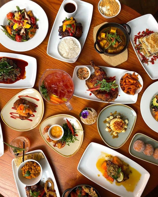 Upscale Cottons Notting Hill dining spread for corporate luncheon and gala reception.