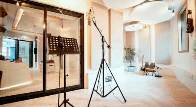 High-end Shoreditch recording studio with acoustic treatment for podcasting and hybrid events.
