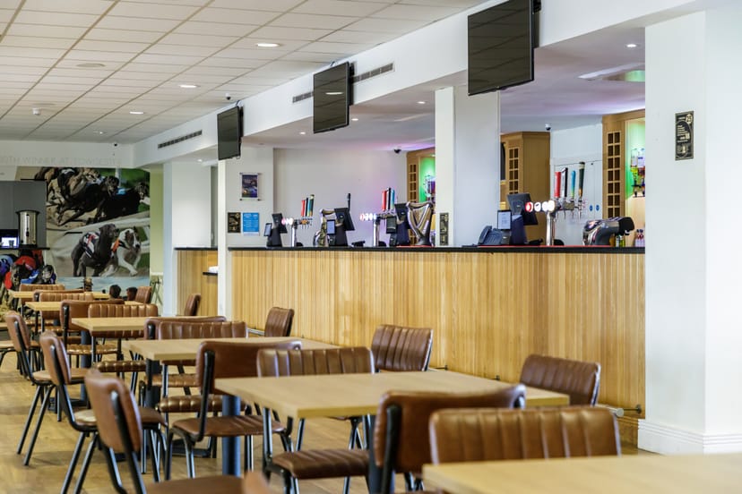 Bar4000 at Towcester Racecourse: long service bar for corporate events and networking receptions.
