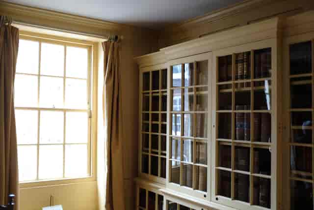 Dr. Johnson’s House boardroom: heritage decor, ideal for confidential meetings and executive events.