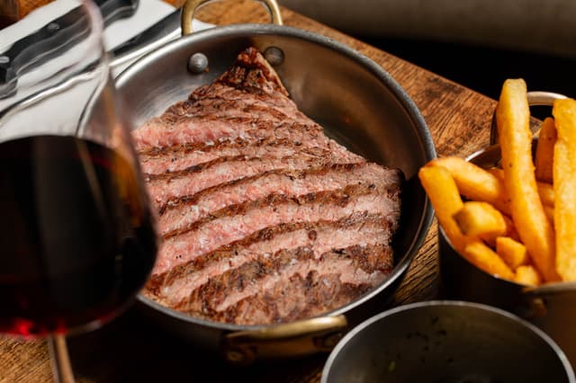 CARNE HOVE