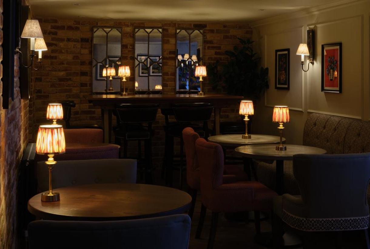 Cozy Salt Bar venue at Stanwell House, ideal for networking and dinner meetings.