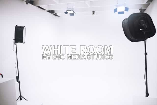 Blank canvas photography studio for professional headshots and hybrid events.