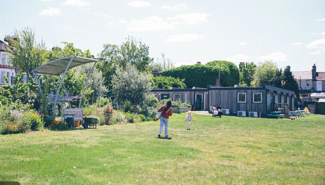 Serene outdoor venue in Abbotshall for corporate retreats and gatherings with lush greenery. - Banner