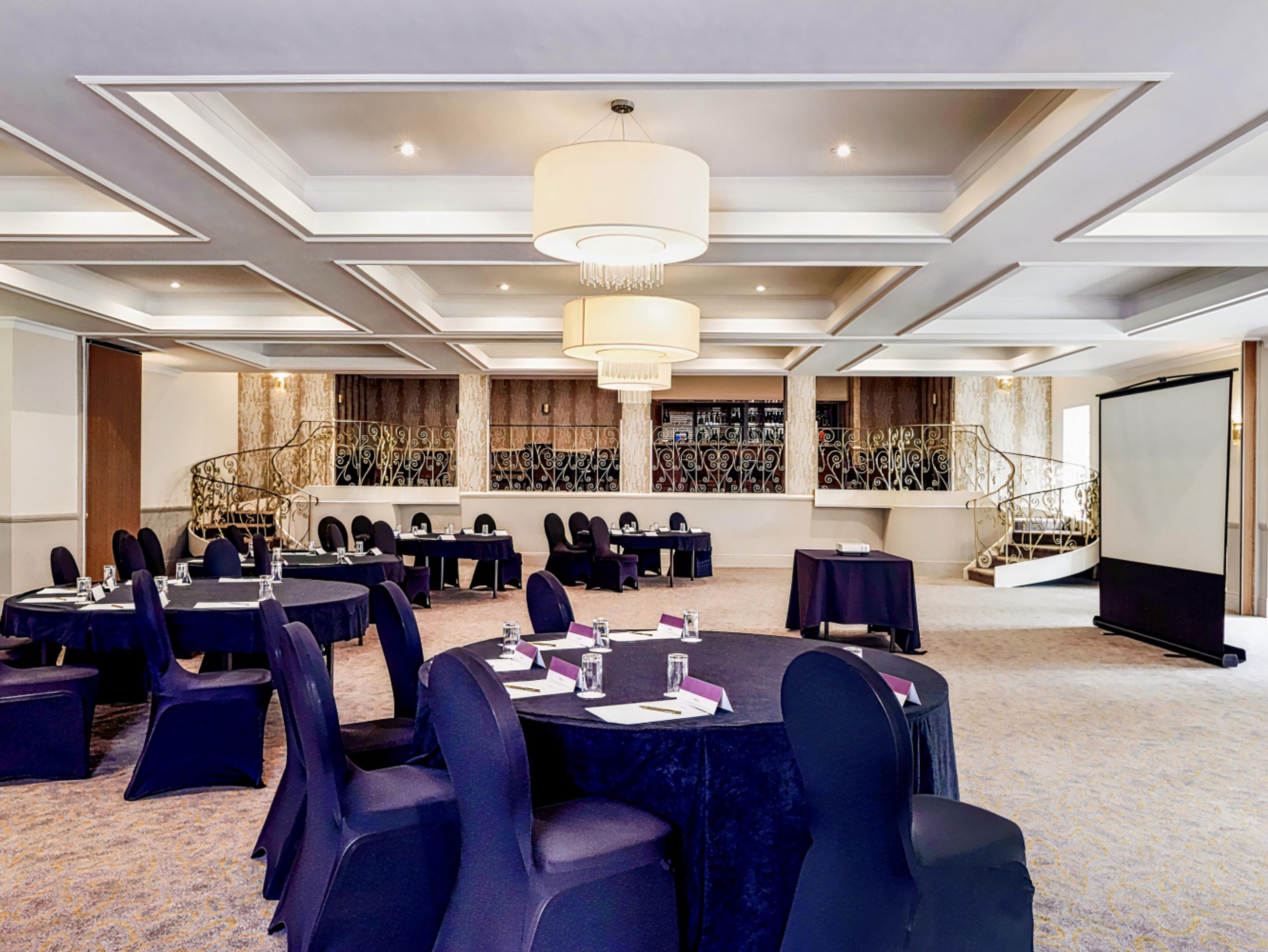 Mercure Shrewsbury Albrighton Hall Hotel & Spa, Shropshire : hotel during  the day - Dayuse.co.uk