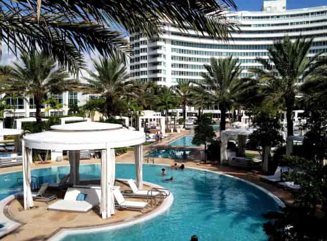 Luxurious resort pool at Fontainebleau Miami Beach, perfect for conferences and relaxation.