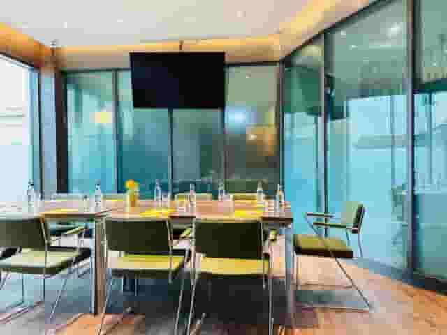 Club Lounge 