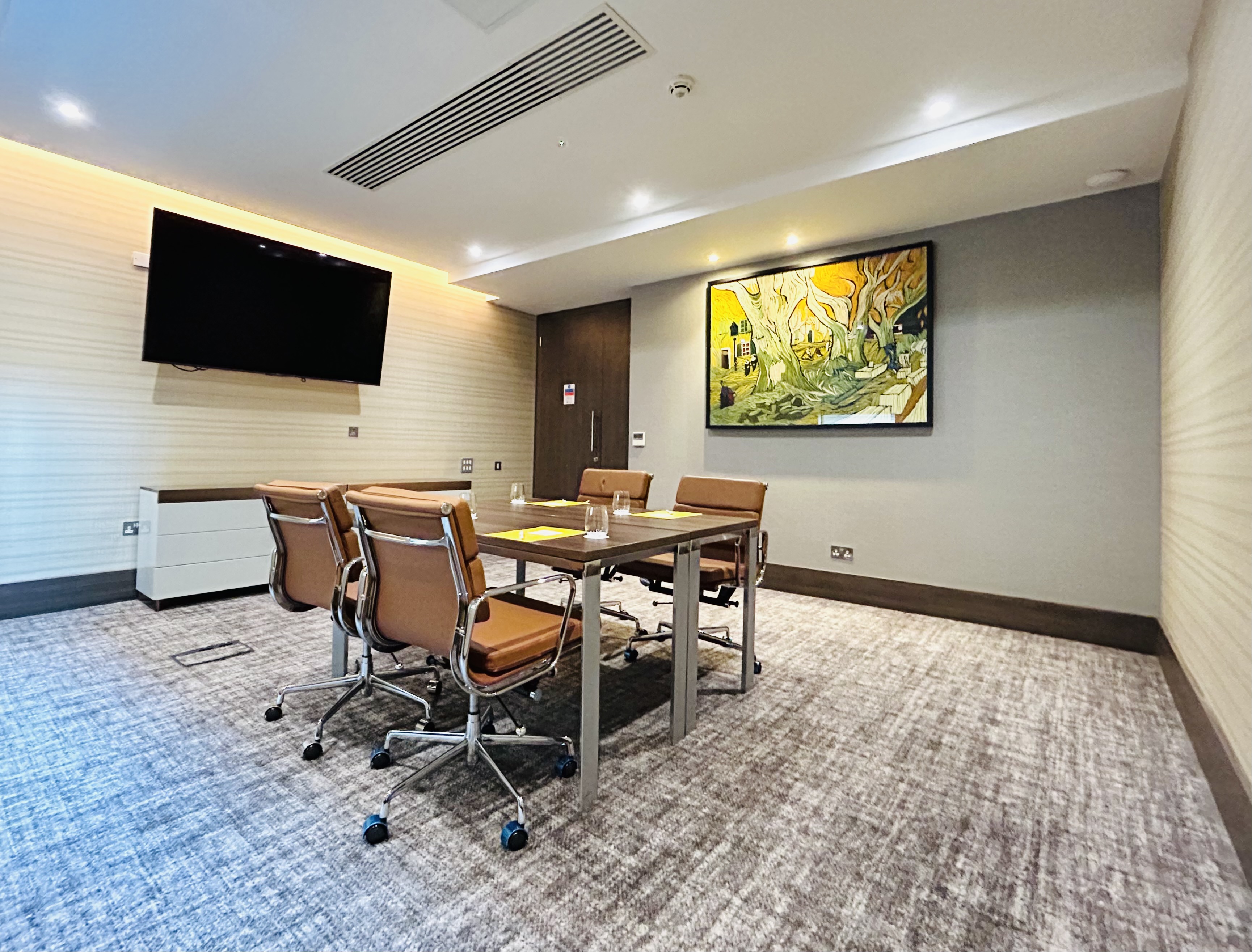 Modern meeting room in Crowne Plaza London Kingston with ergonomic chairs for productive events.