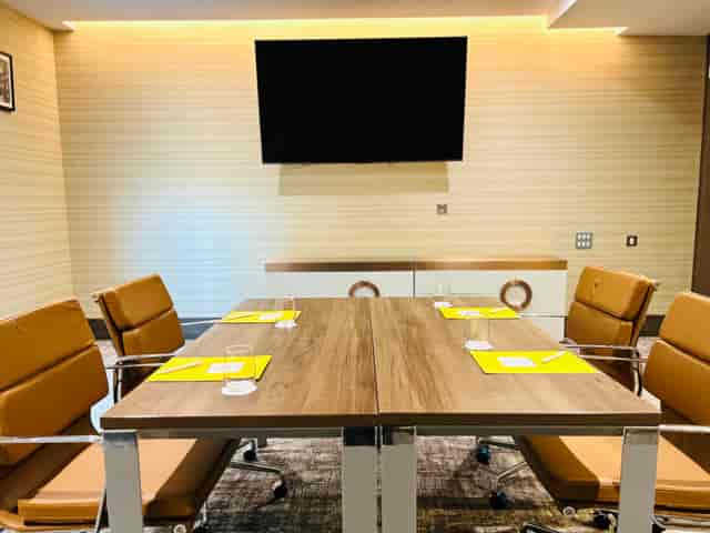 Richmond Suite conference room in Crowne Plaza London Kingston, modern design, meetings.