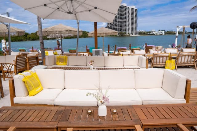 Beach Lounge