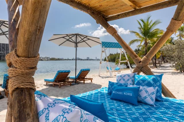 Beach Lounge