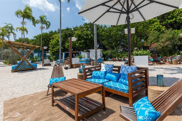 Beach Lounge