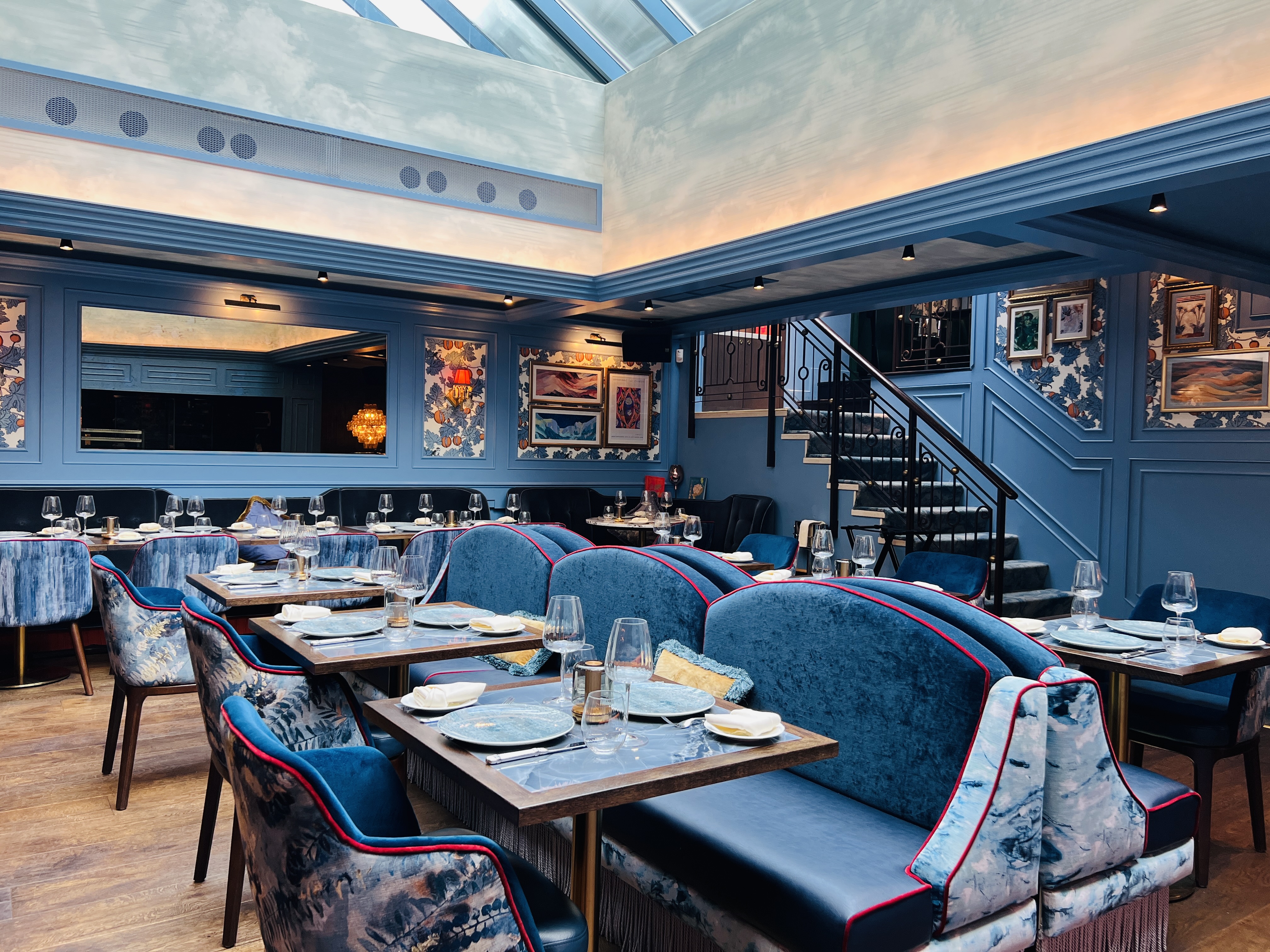 Boutique Meadow and Ridge rooms with blue banquettes for corporate dining and private events. - Banner