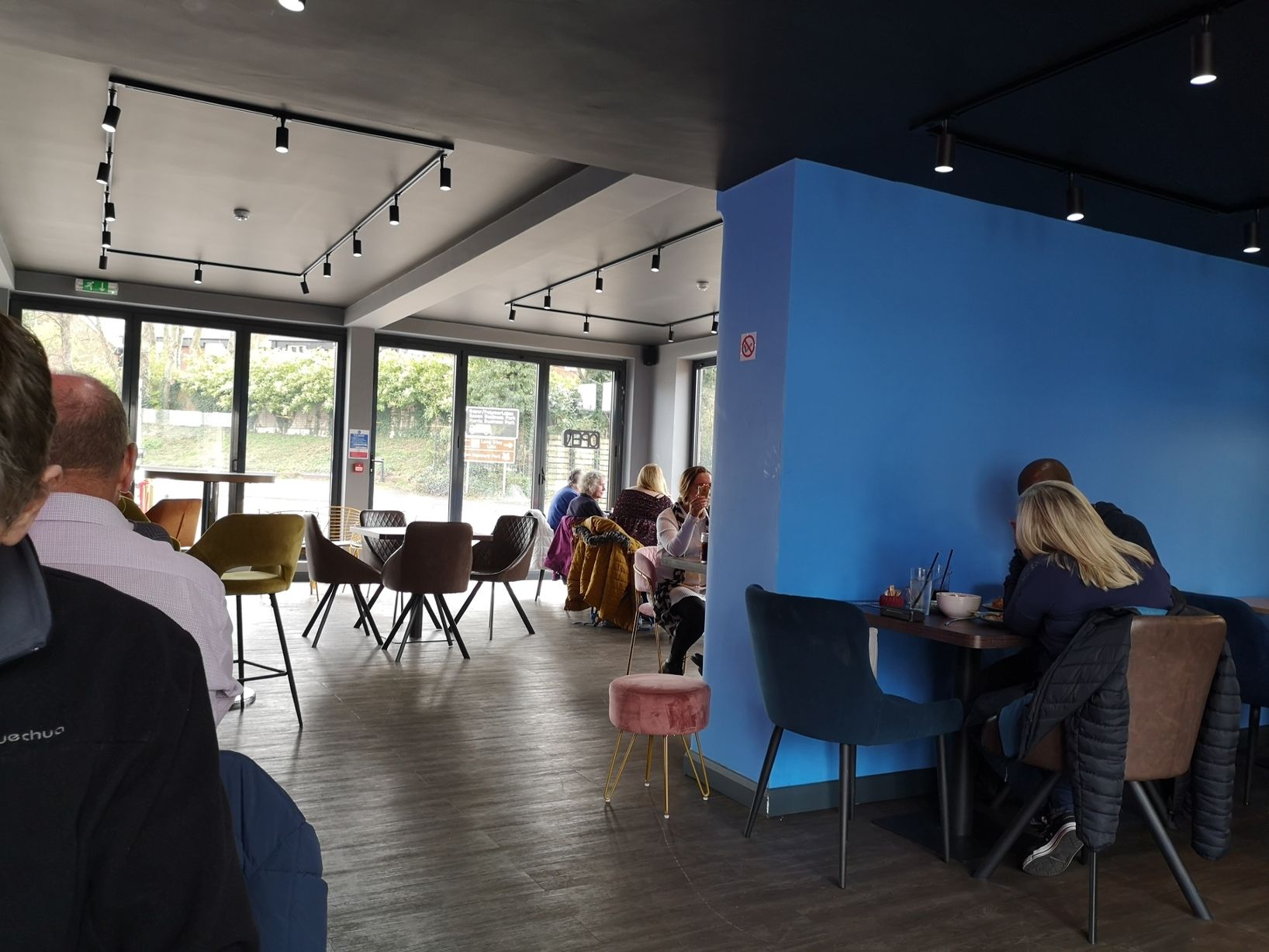 Diamonds Bar and Club - image 1