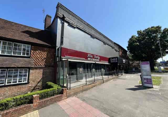 Club in Diamonds Bar exterior: small-group venue with restricted load-in for event planning.