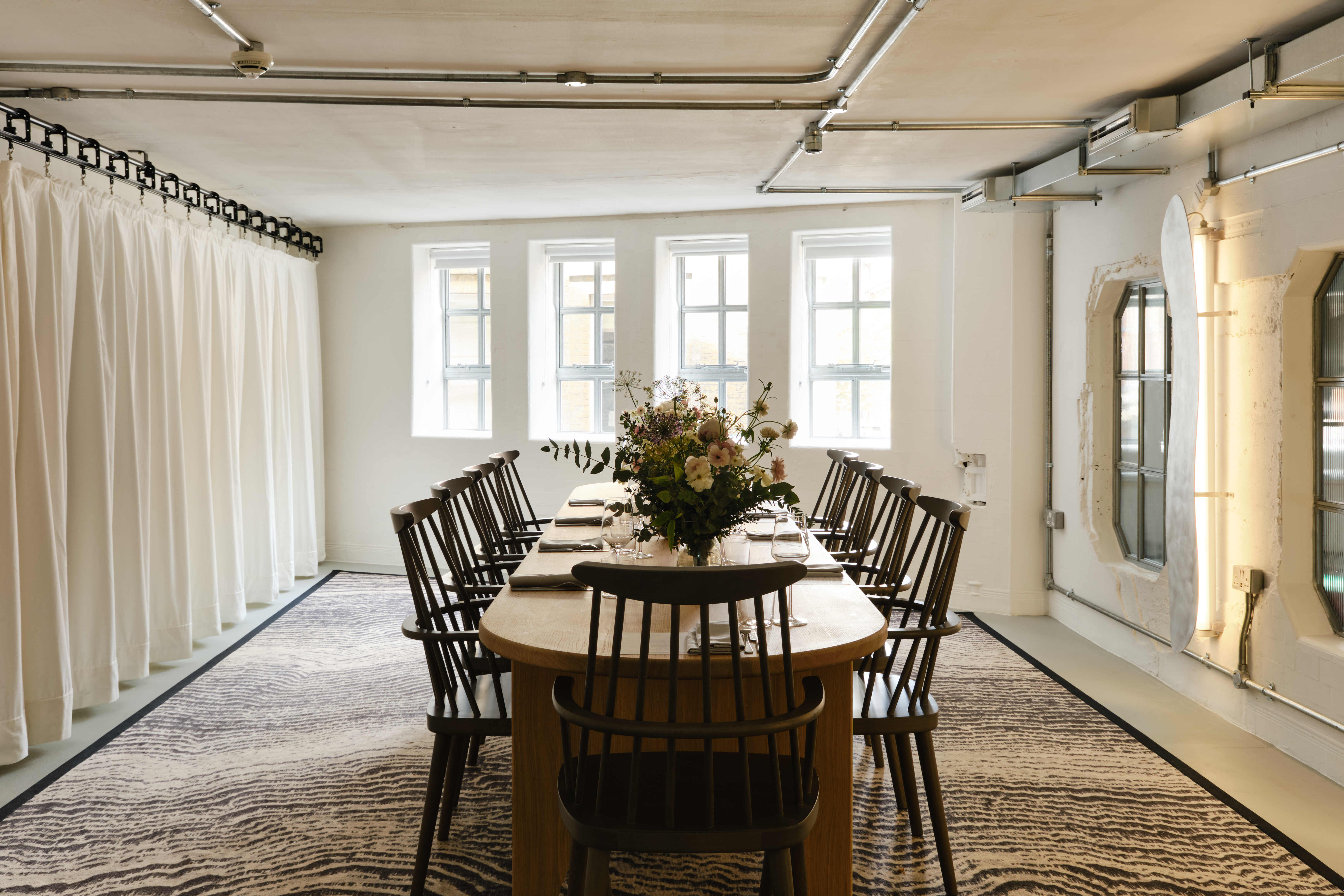 George Room at Shoreditch Arts Club: elegant table, ideal for workshops and meetings.