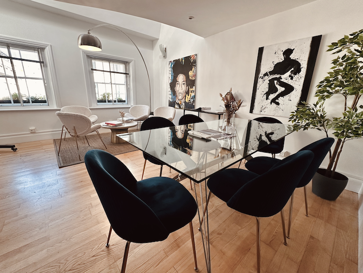 Modern meeting space in Starstruck HQ with glass table, ideal for brainstorming sessions.
